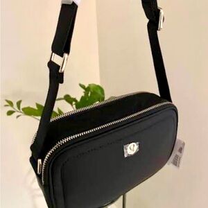 Lululemon Black Crossbody Camera Bag 2L BB- New with tag